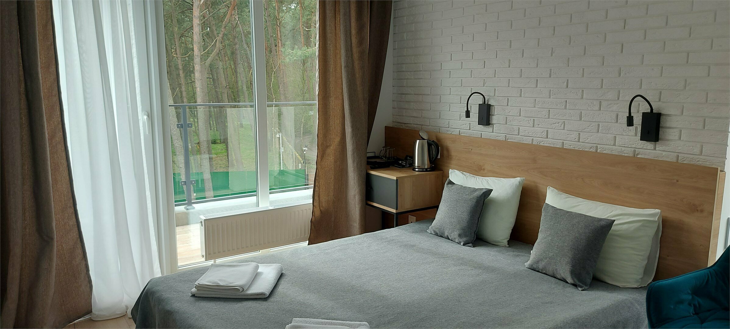 Двухместный номер (1 кровать) с балконом к. Библиотека