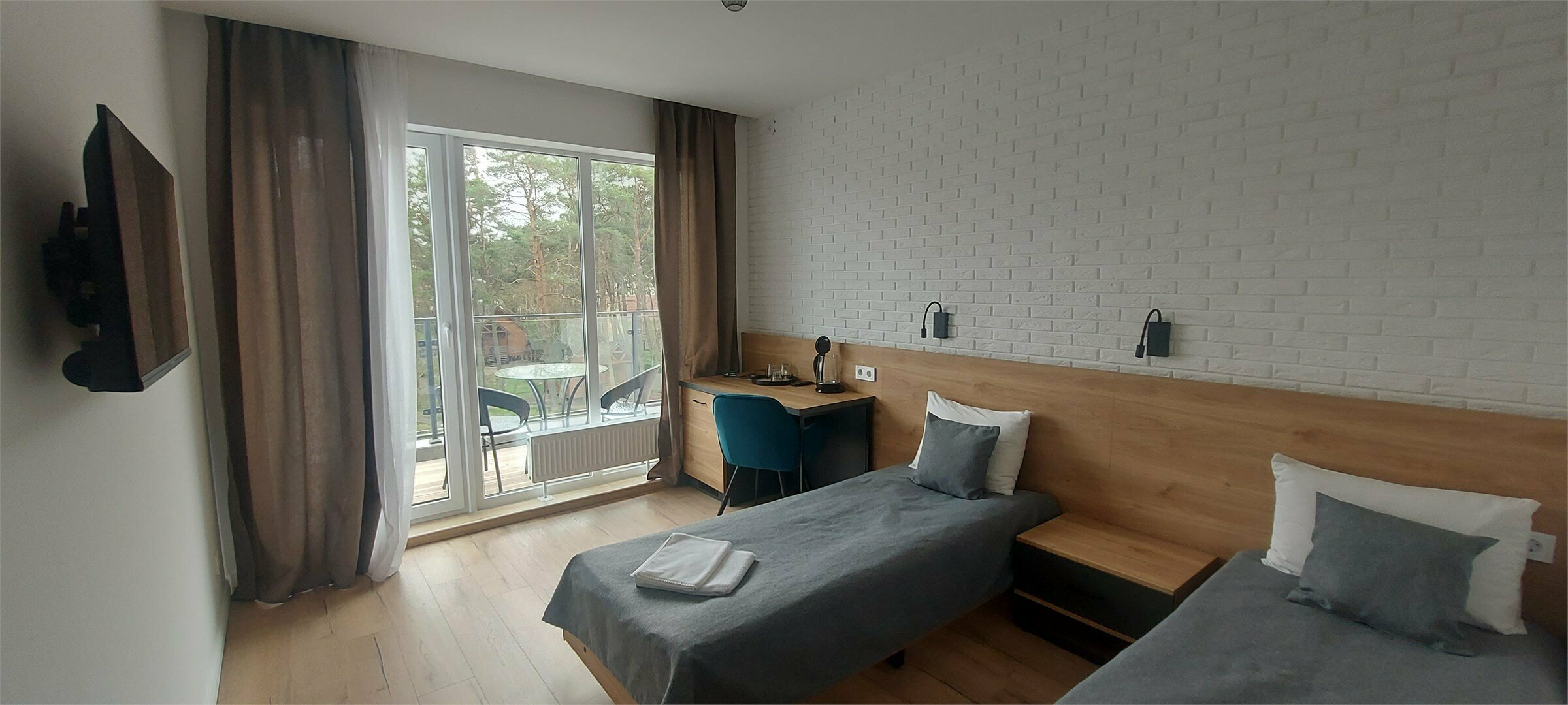 Стандартный Двухместный номер (2 кровати) с балконом к. Библиотека