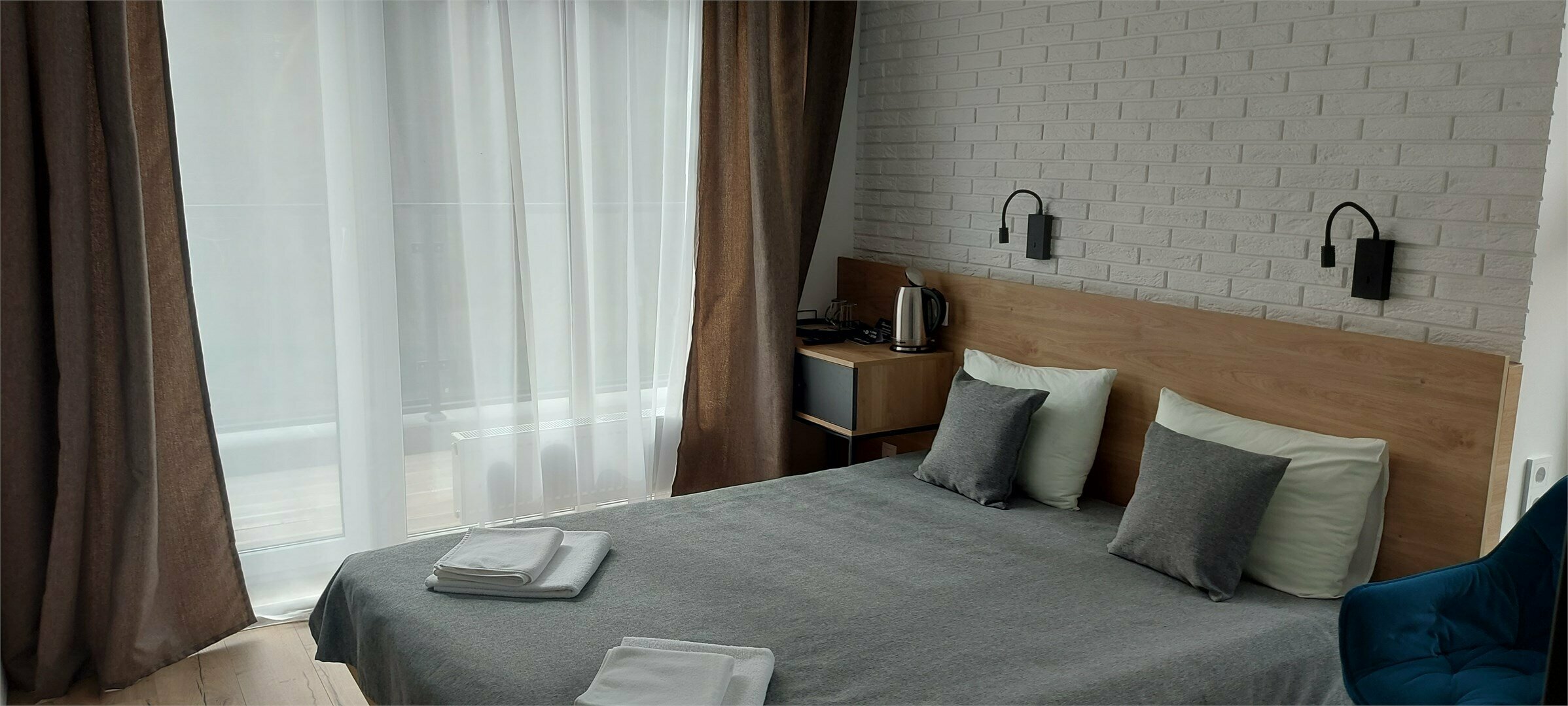 Двухместный номер (1 кровать) с балконом к. Библиотека