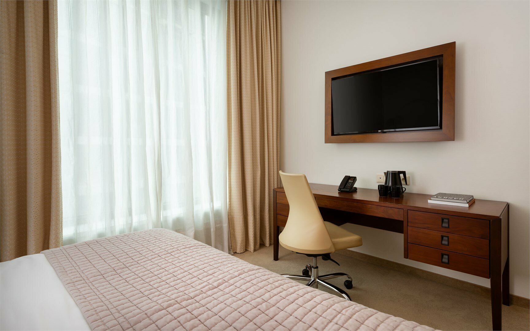 СУПЕРИОР с одной широкой кроватью