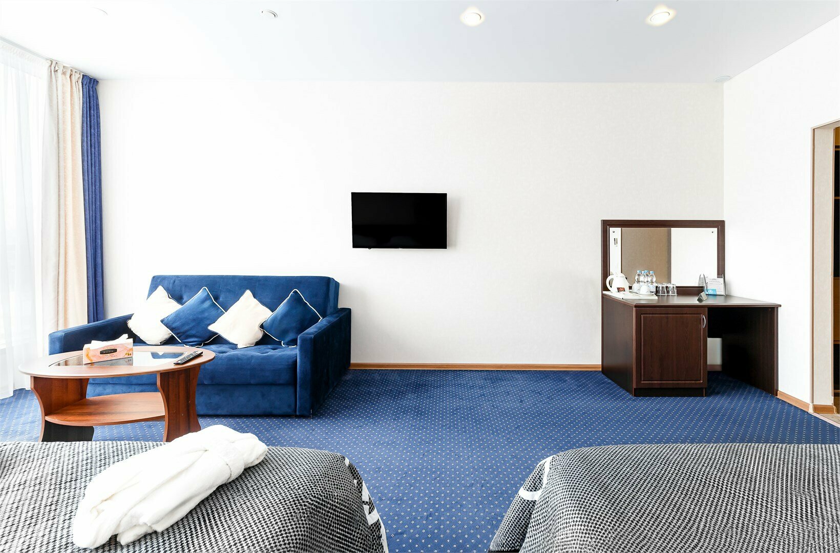 «Комфорт с 2 двуспальными кроватями»