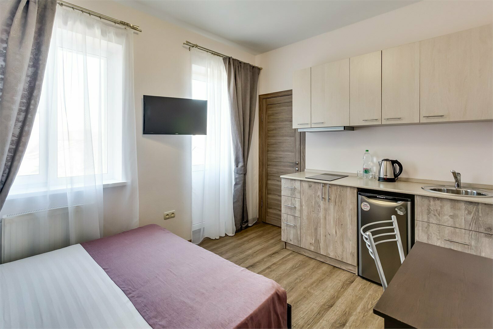 Студия с балконом со своим санузлом и кухней