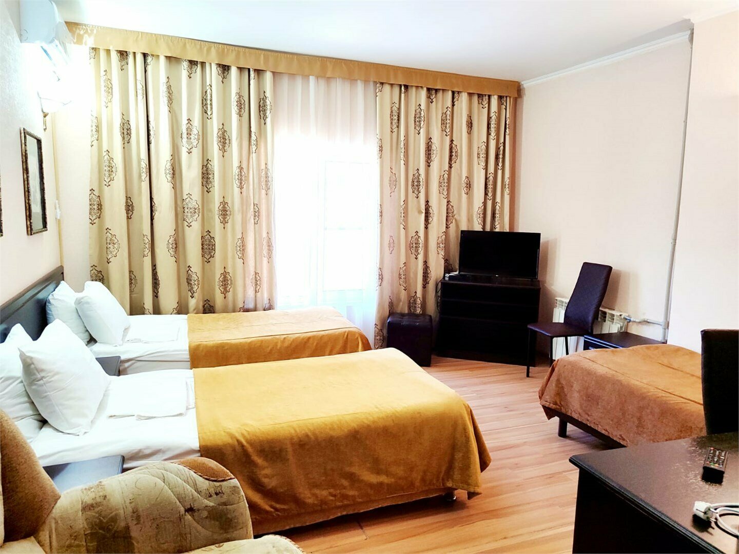 Трехместный