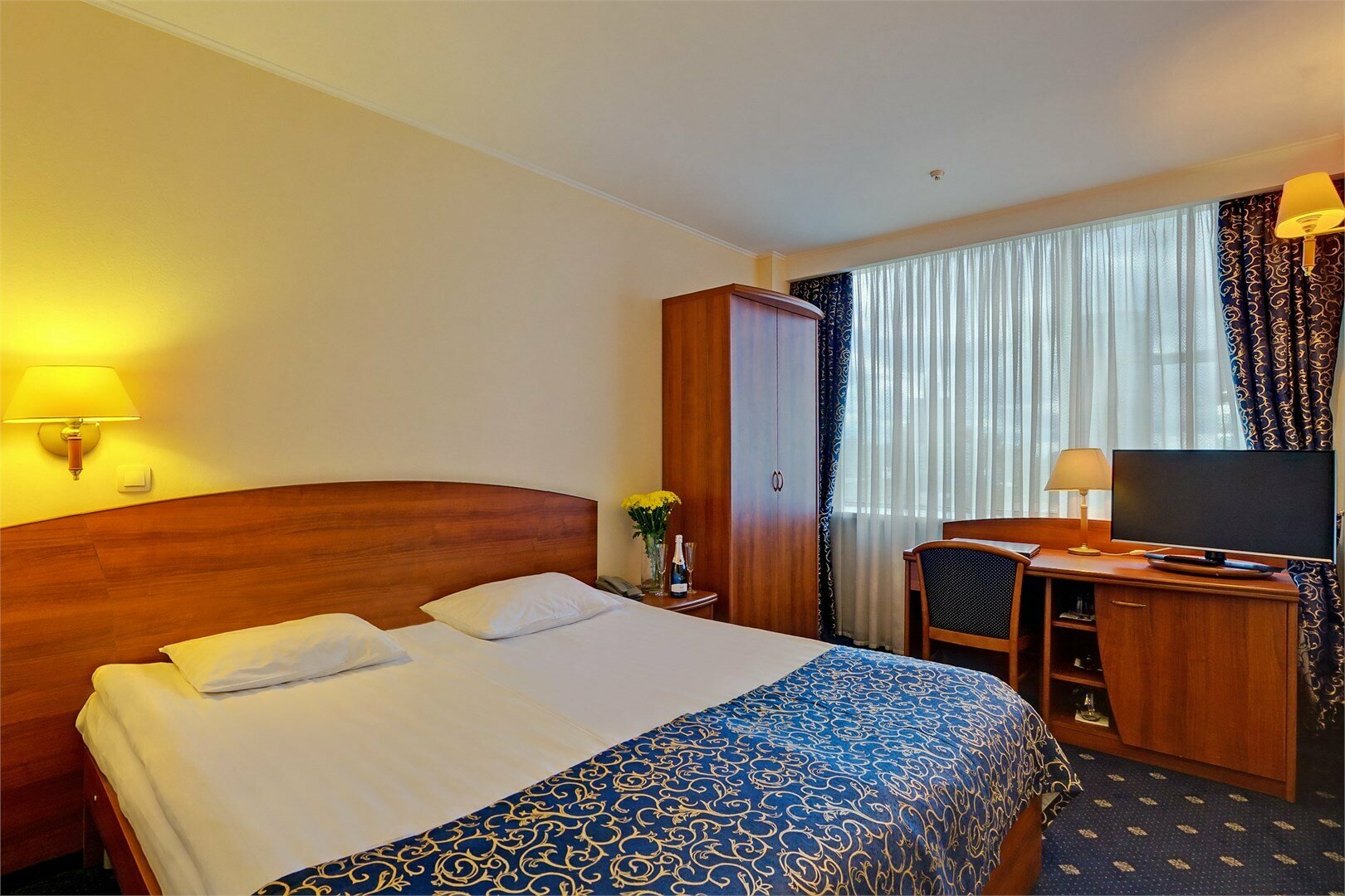 Комфорт с одной большой кроватью