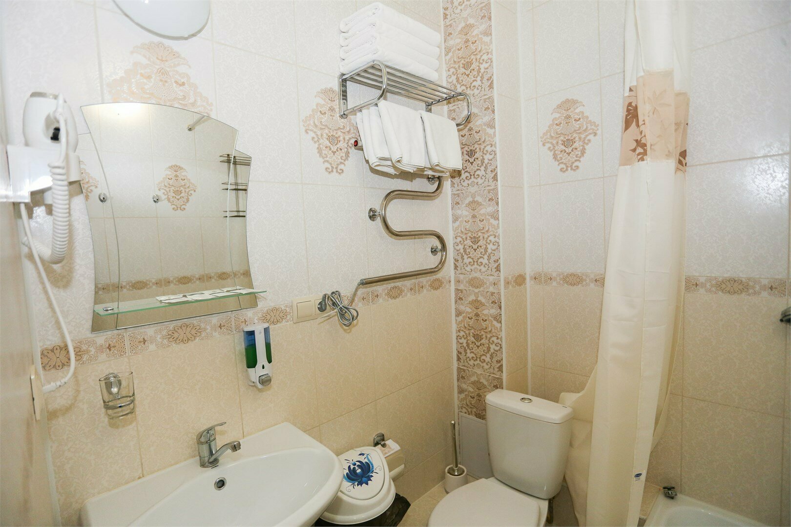 Четырехместный номер с душем