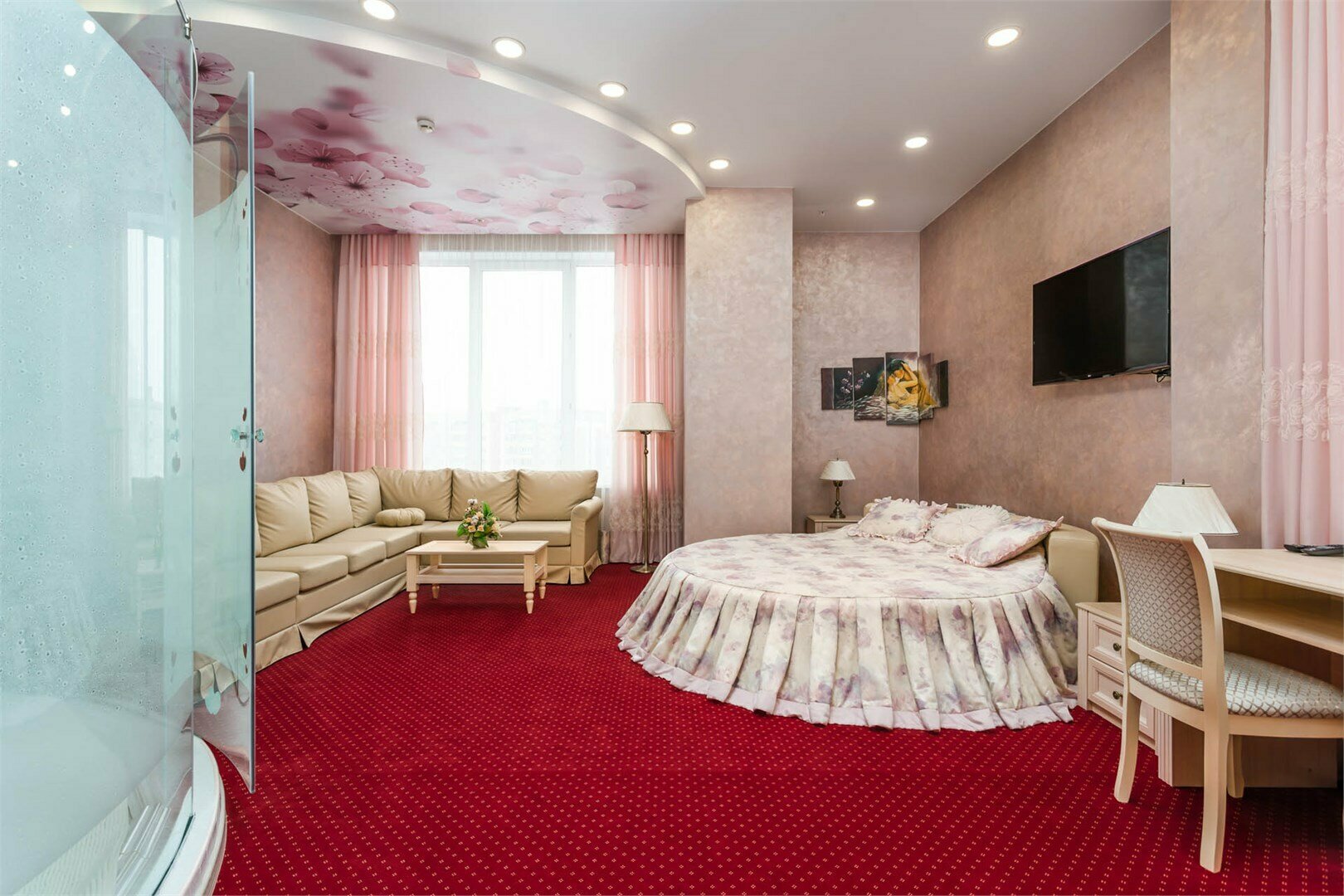 Люкс с круглой кроватью