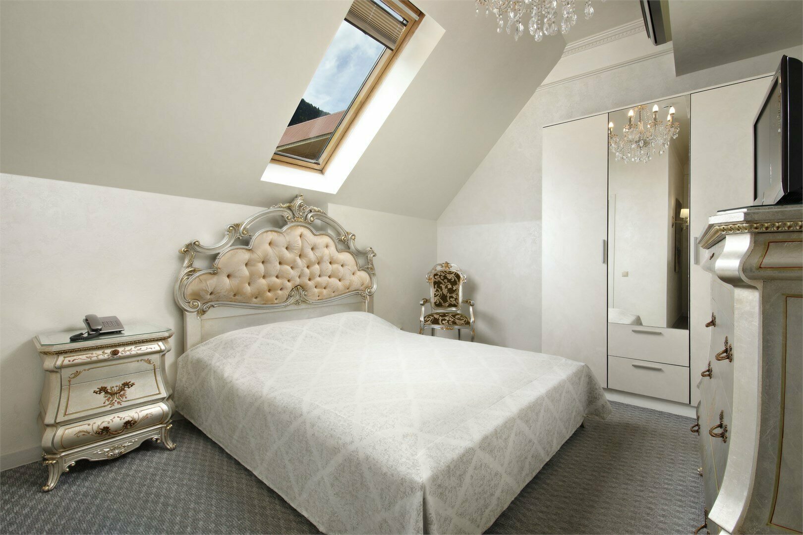 ДВУХМЕСТНЫЙ НОМЕР МАНСАРДНЫЙ (№11)