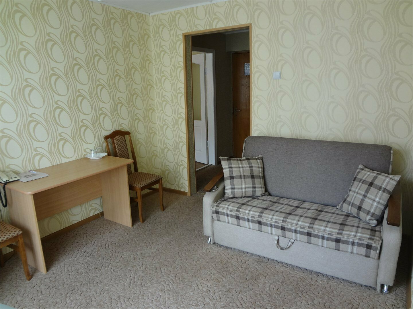 Стандарт двухкомнатный (двуспальная кровать + диван)