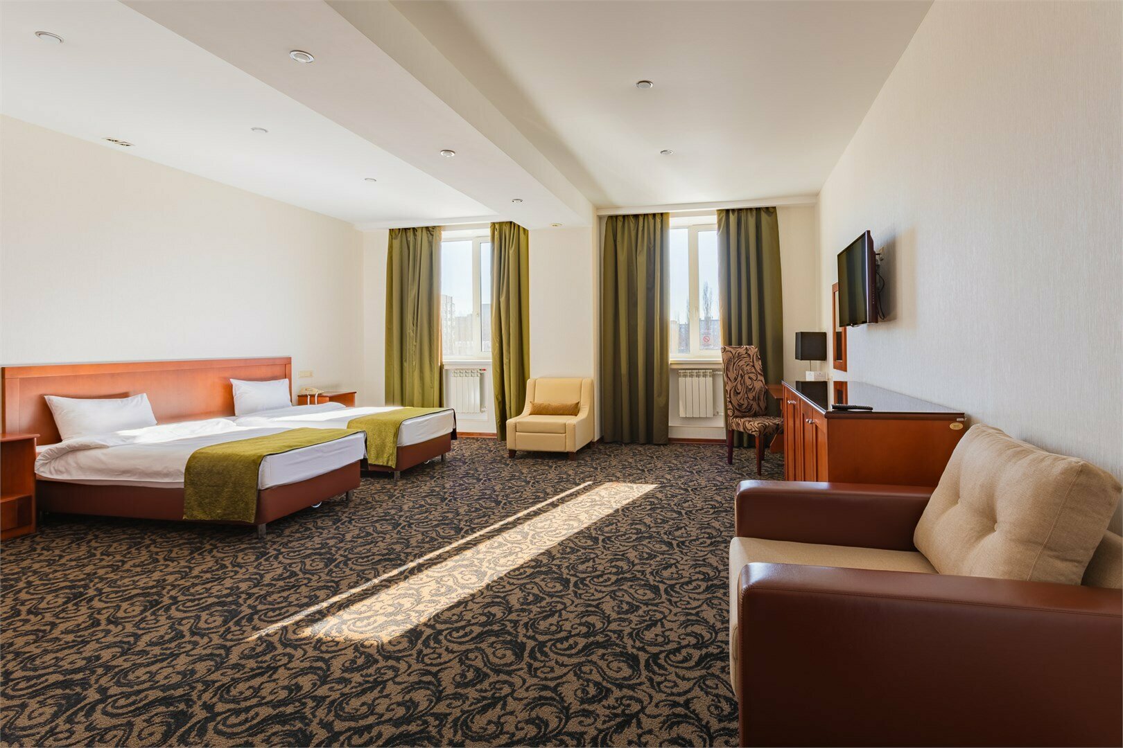 Бизнес класс комфортный с двумя кроватями или одной двуспальной кроватью и креслом-кроватью