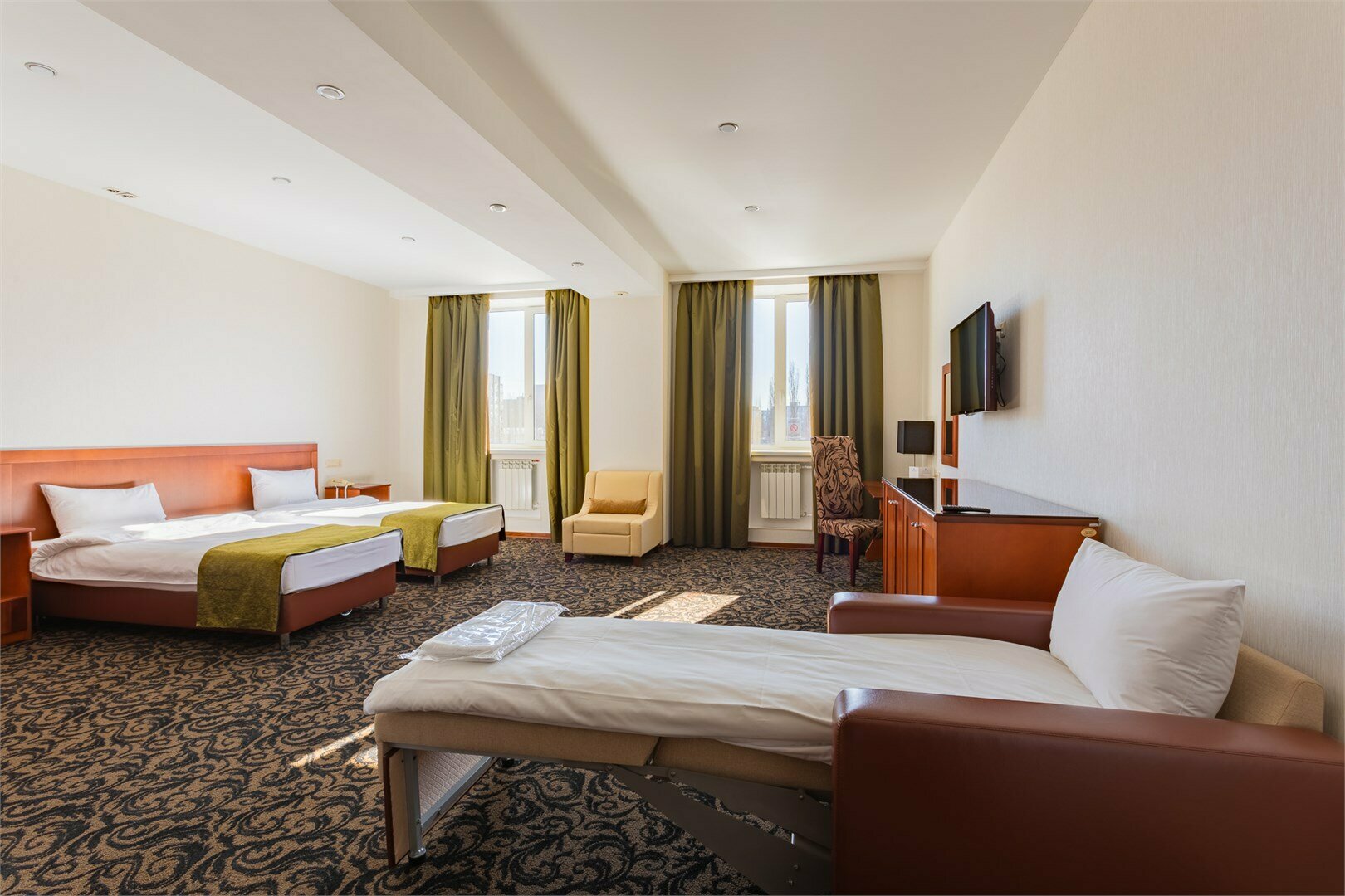 Бизнес класс комфортный с двумя кроватями или одной двуспальной кроватью и креслом-кроватью