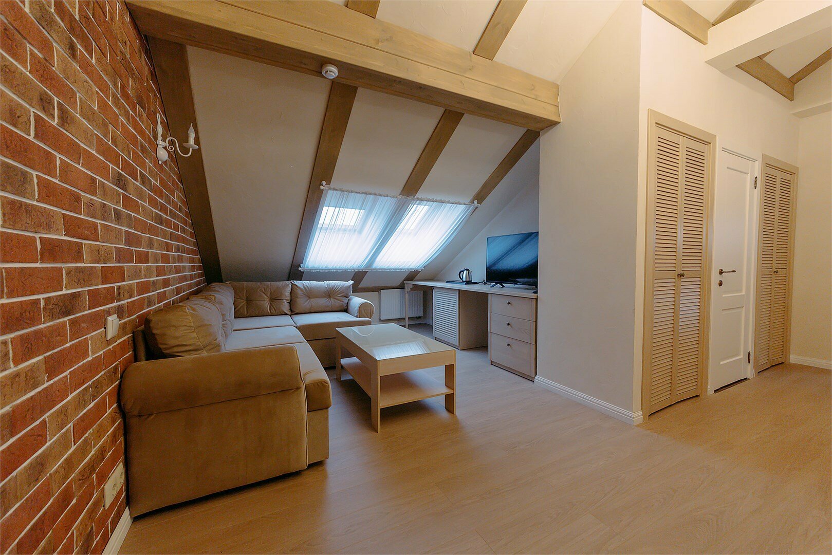 Сьют с Мансардной Крышей