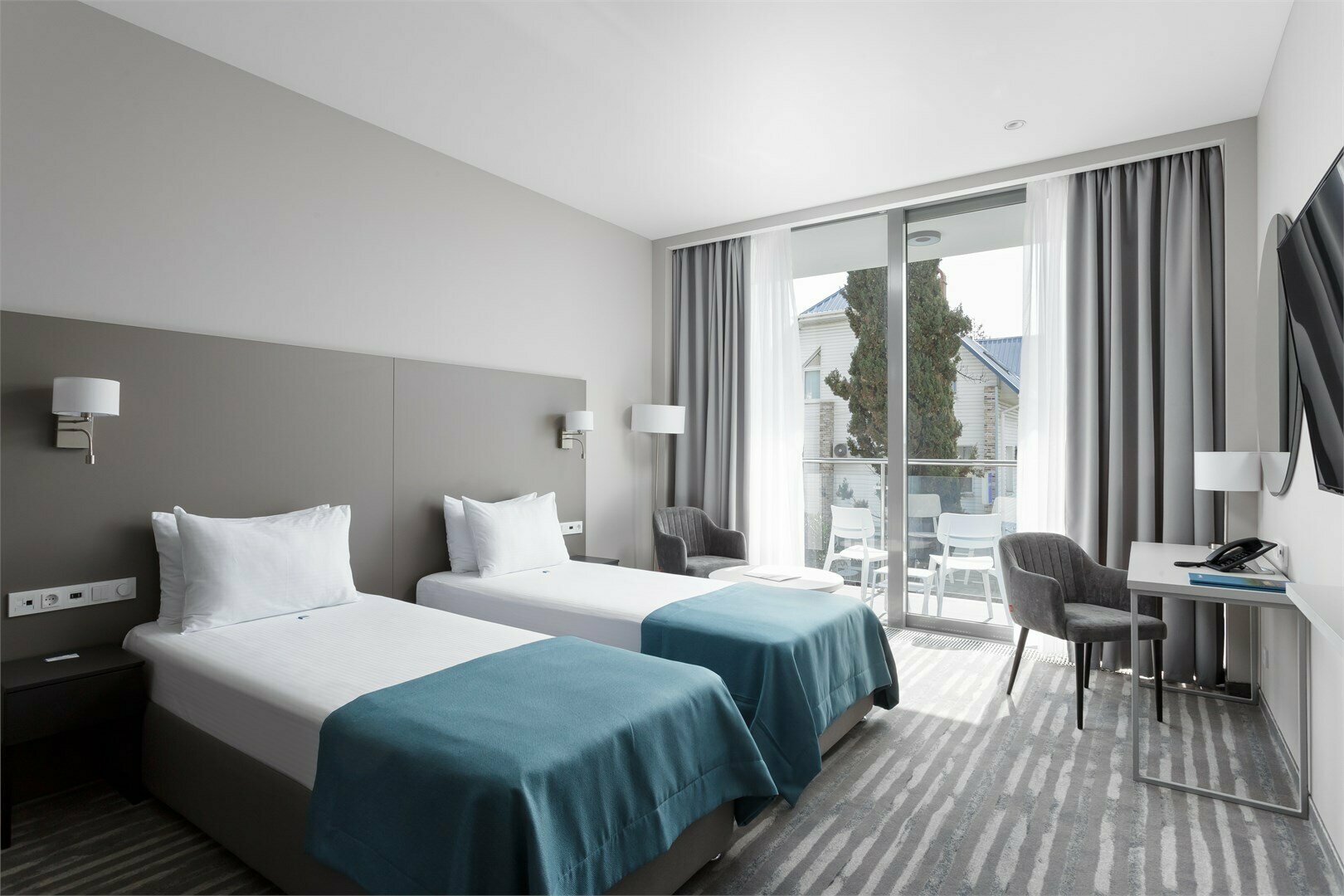 Улучшенный Стандарт с 2 раздельными или 1 кроватью