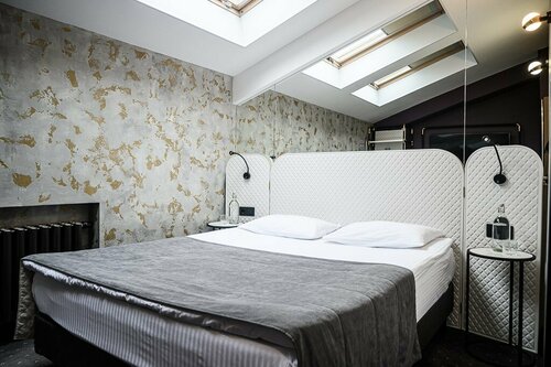 СТАНДАРТ ДВУХМЕСТНЫЙ С БОЛЬШОЙ КРОВАТЬЮ - МАНСАРДА в Статский Советник на Кустарном