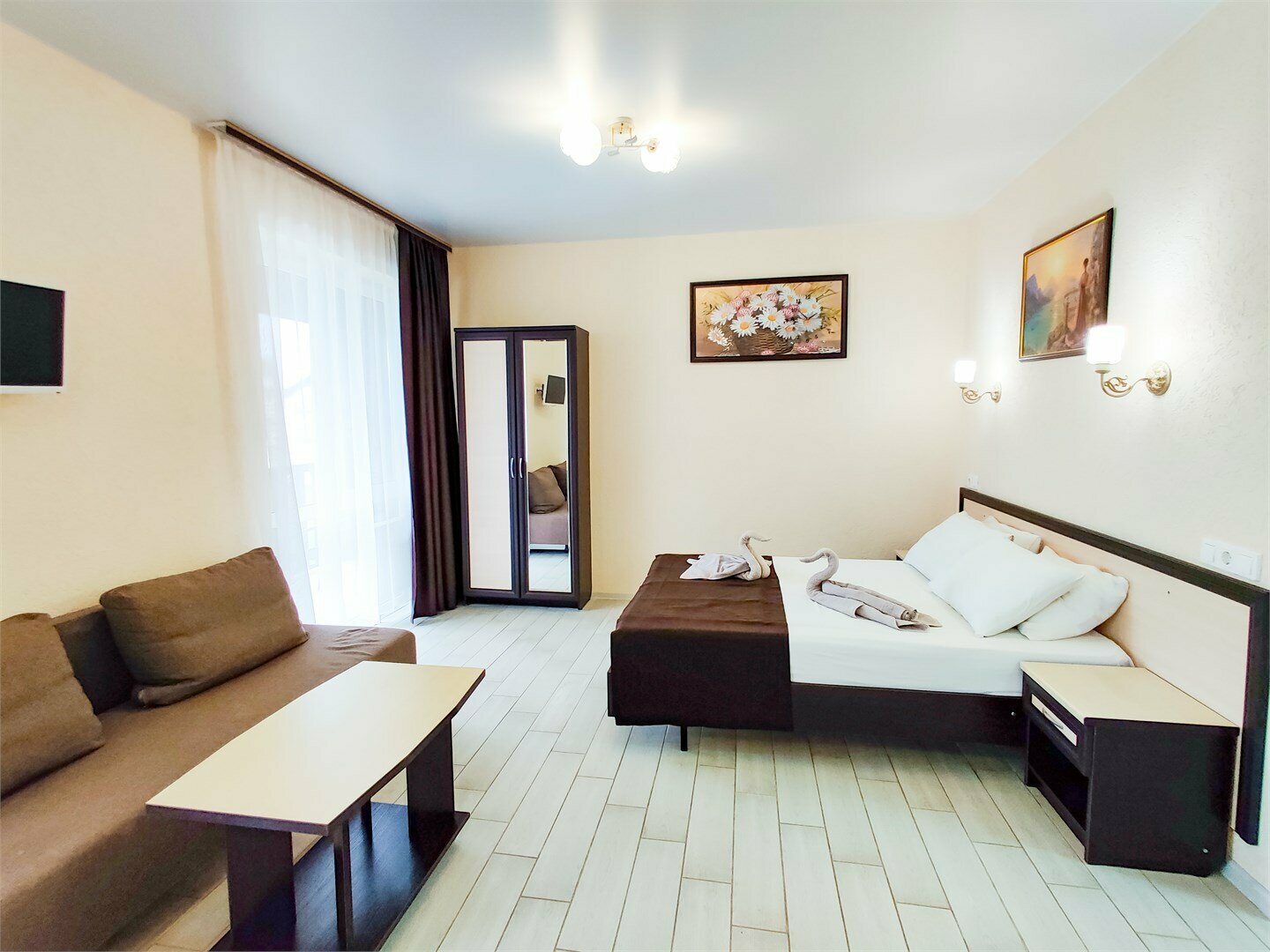 Семейный 5+ местный номер Стандарт 2 балкона