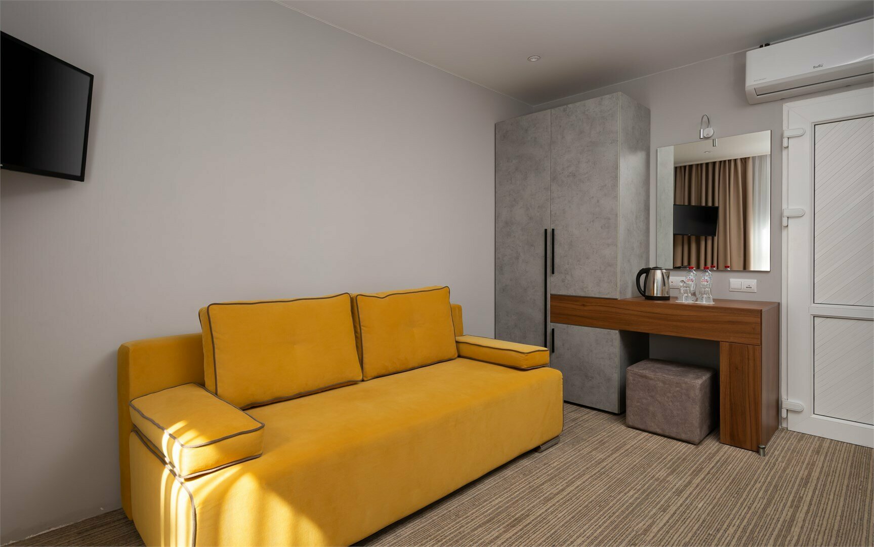 Стандарт+ с диваном