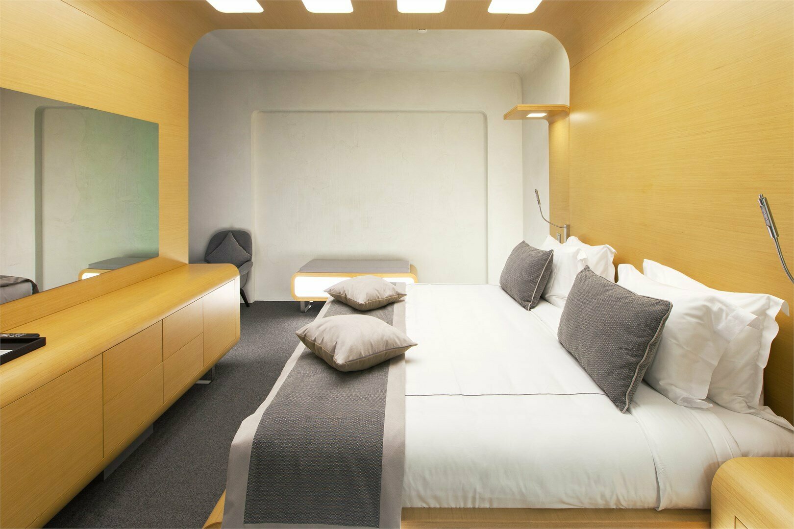 Делюкс с видом во внутренний дворик