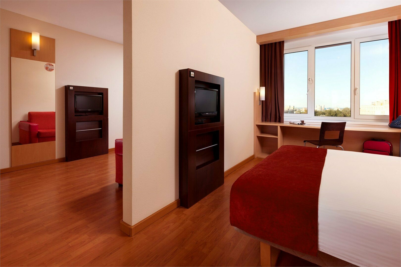 Номер Premium, семейный - с двуспальной кроватью и диваном