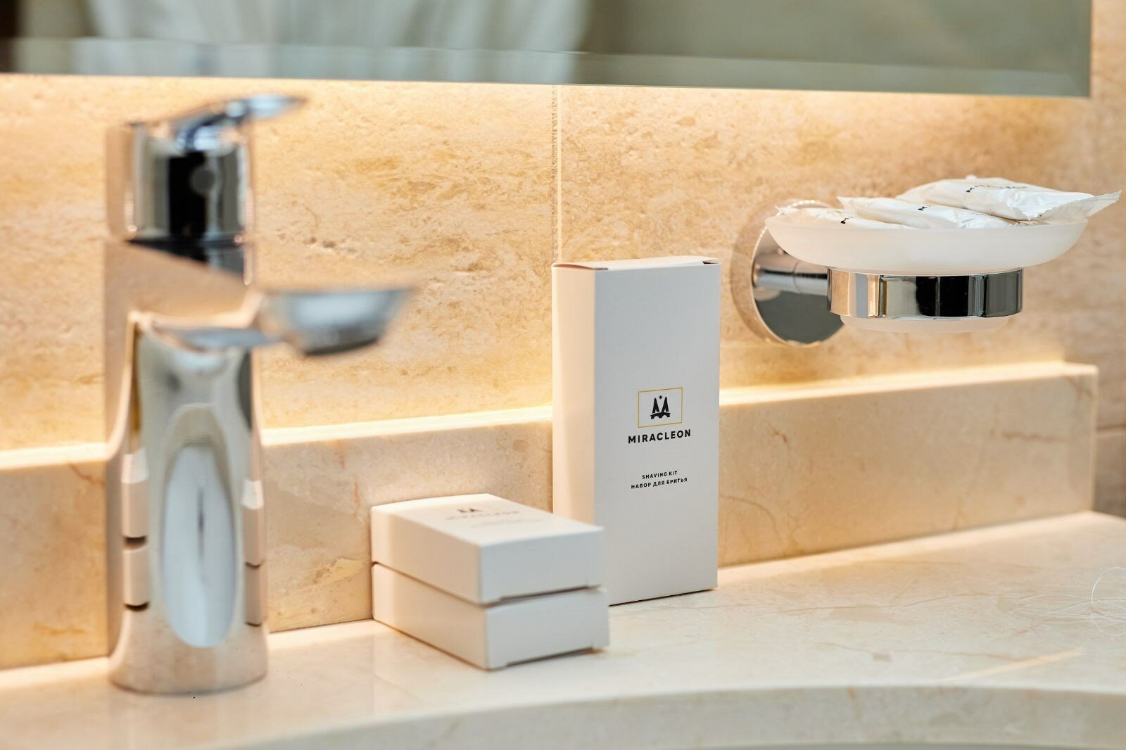 Номер Deluxe + с балконом и двуспальной кроватью