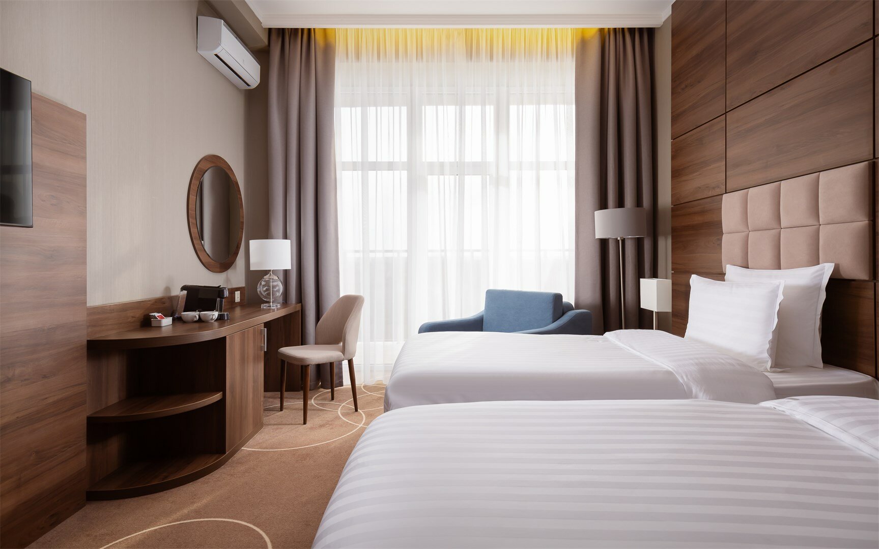 Номер Deluxe + с балконом и 2 односпальными кроватями