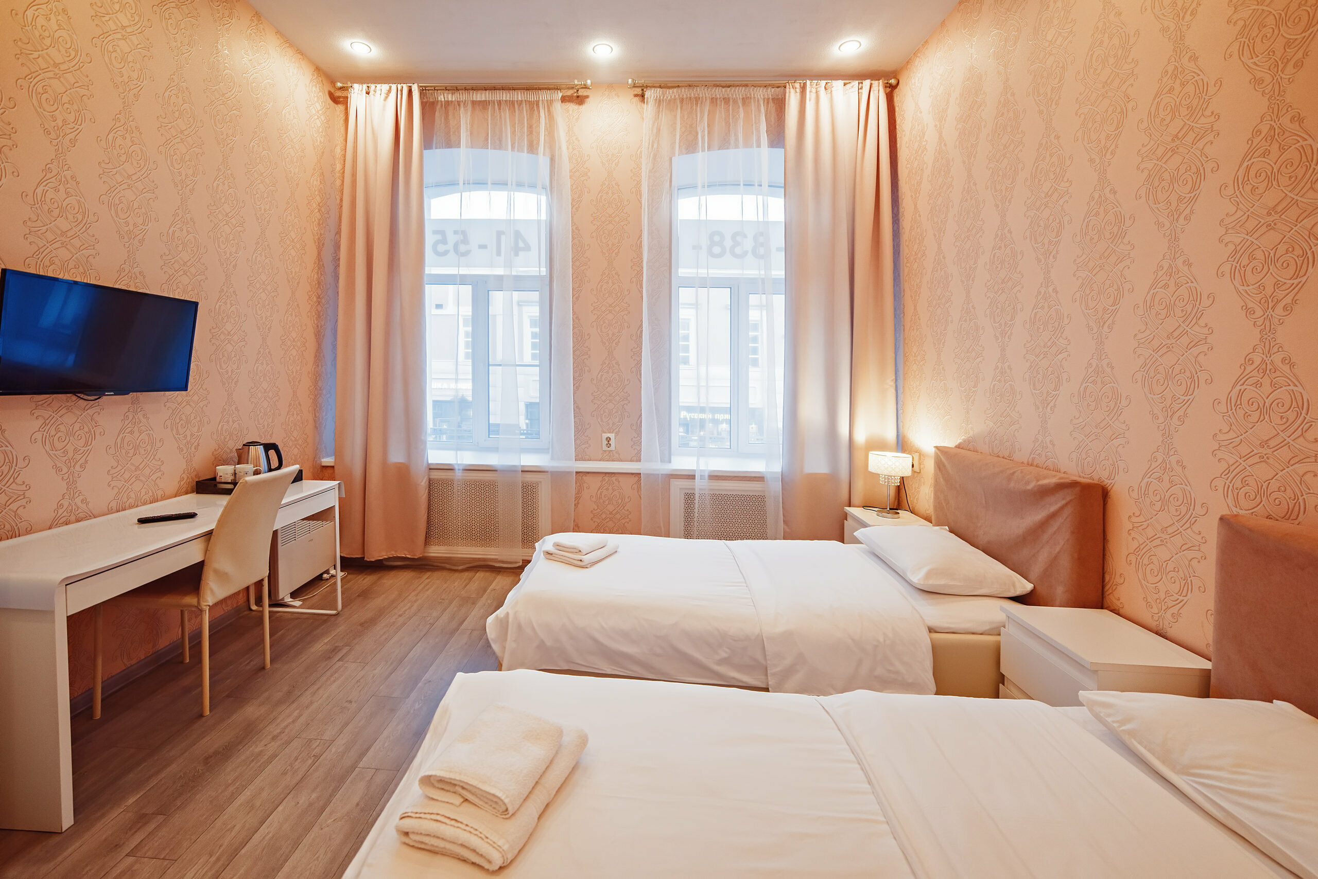 Двухместный номер с 2 отдельными кроватями и общей ванной комнатой