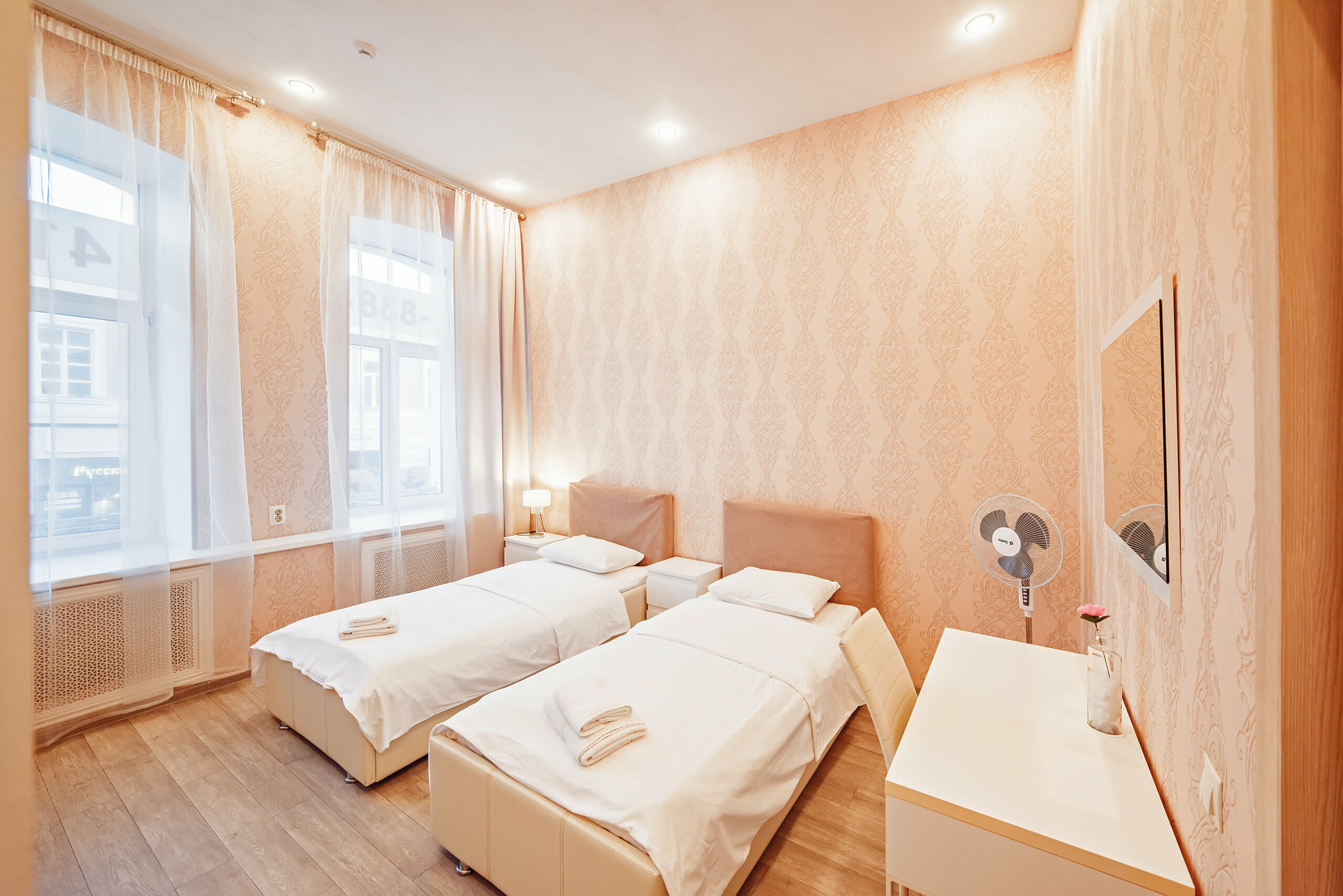 Двухместный номер с 2 отдельными кроватями и общей ванной комнатой