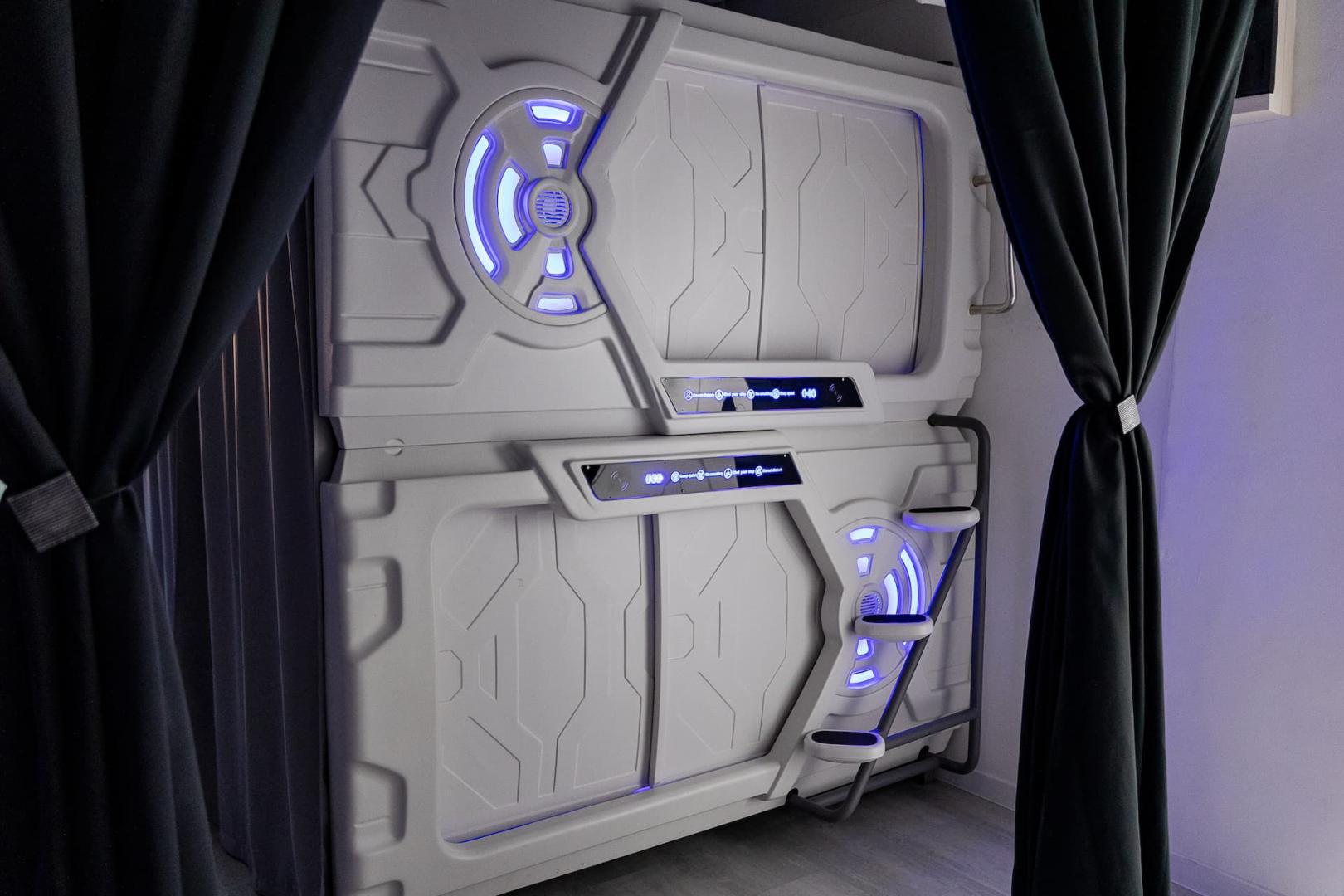 Женская капсула