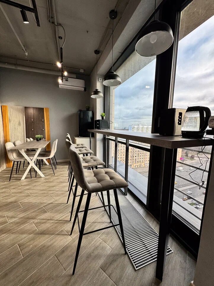 Односпальная кровать в общем номере для мужчин и женщин