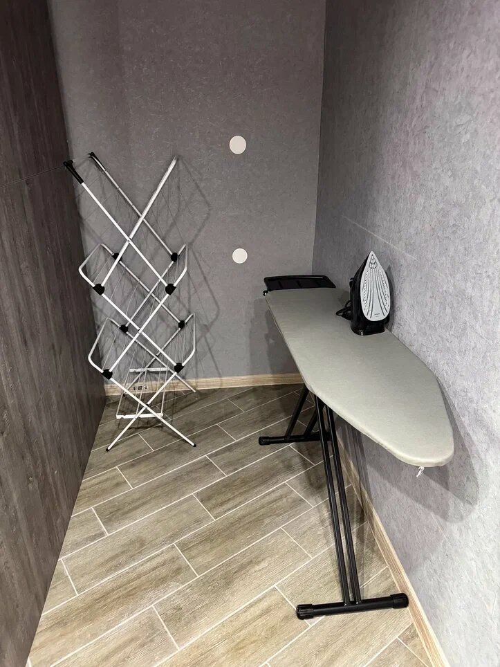 Односпальная кровать в общем номере для мужчин и женщин