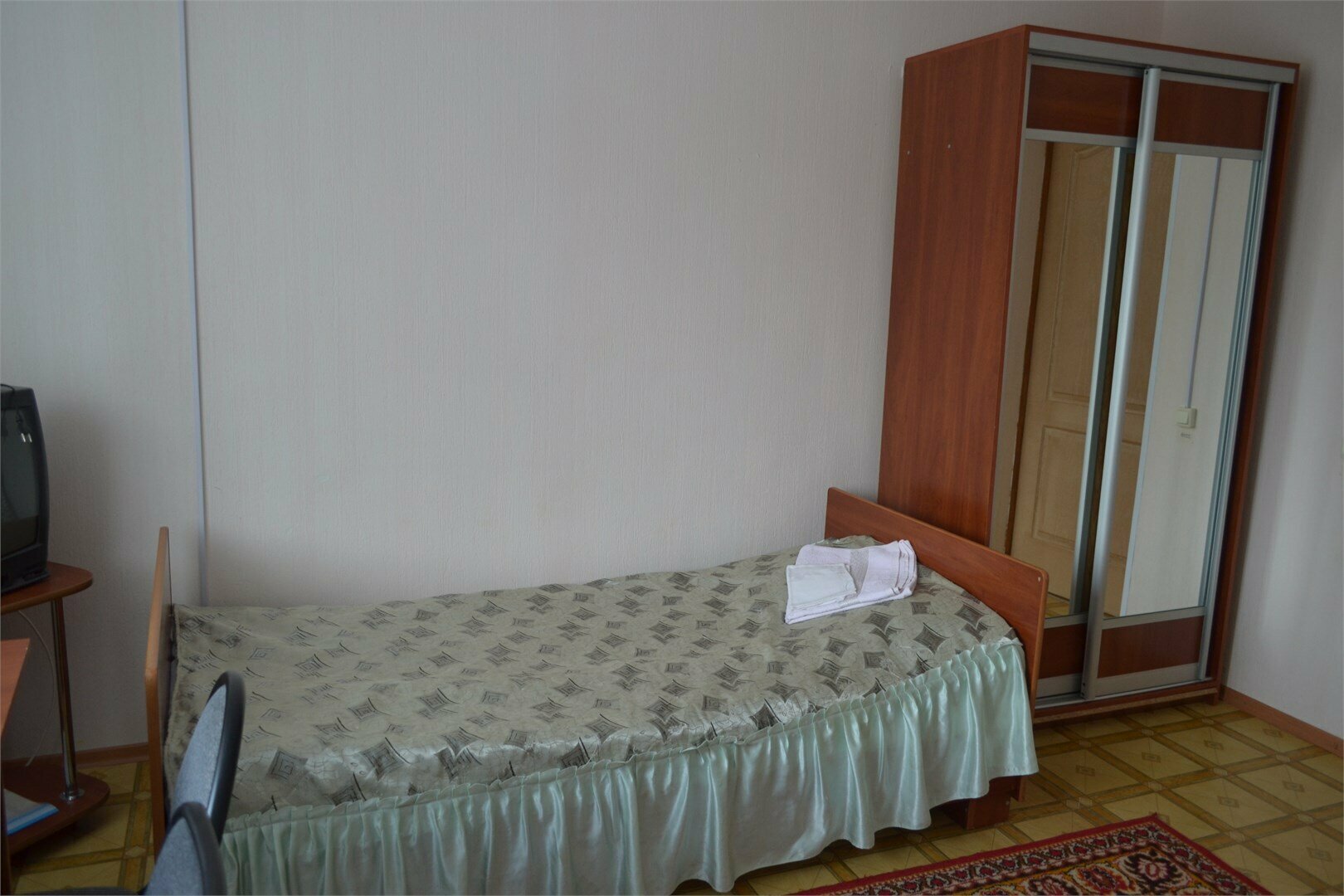 Двухместный номер эконом-класса с 2 отдельными кроватями