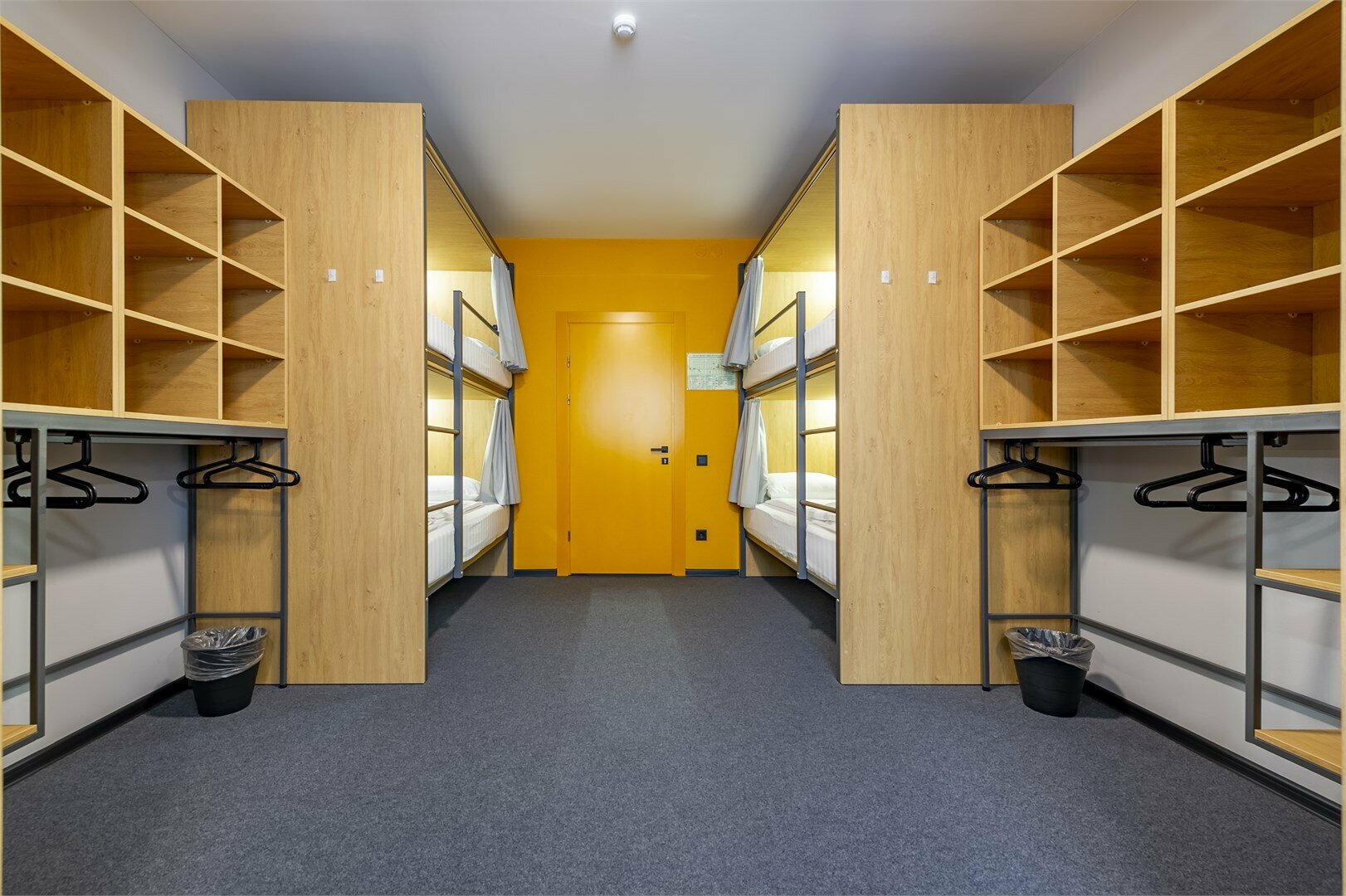 8 - местный номер с общей ванной комнатой (двухъярусные кровати)