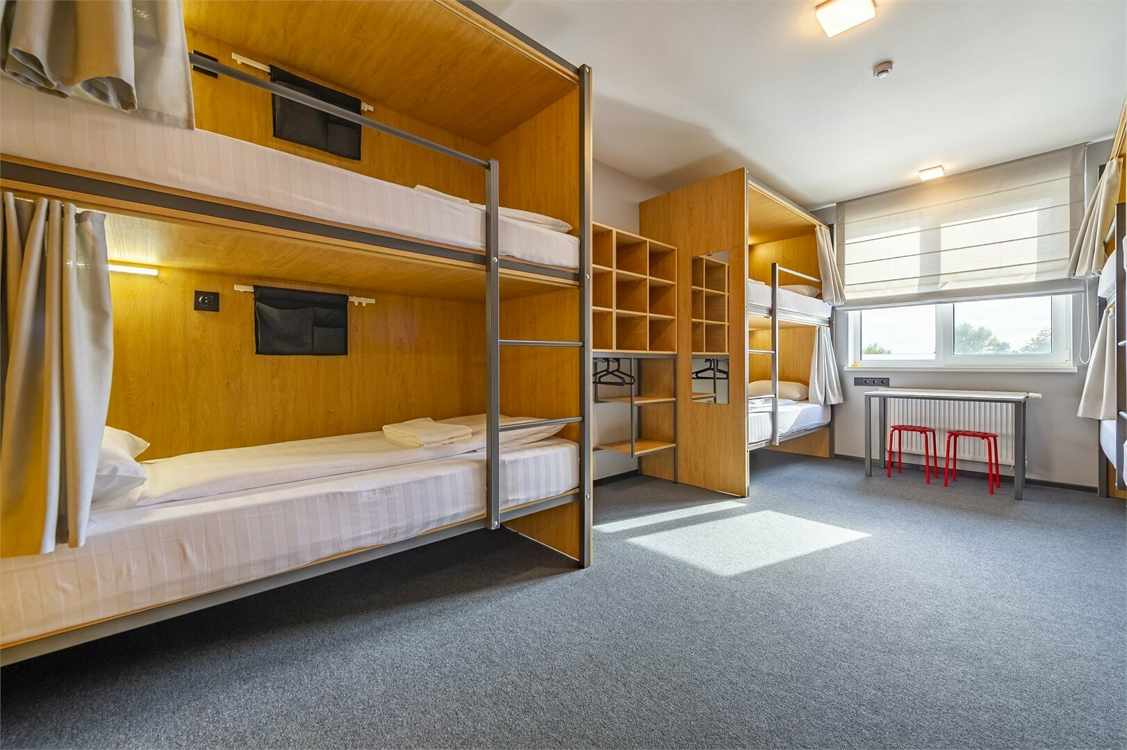 8 - местный номер с общей ванной комнатой (двухъярусные кровати)