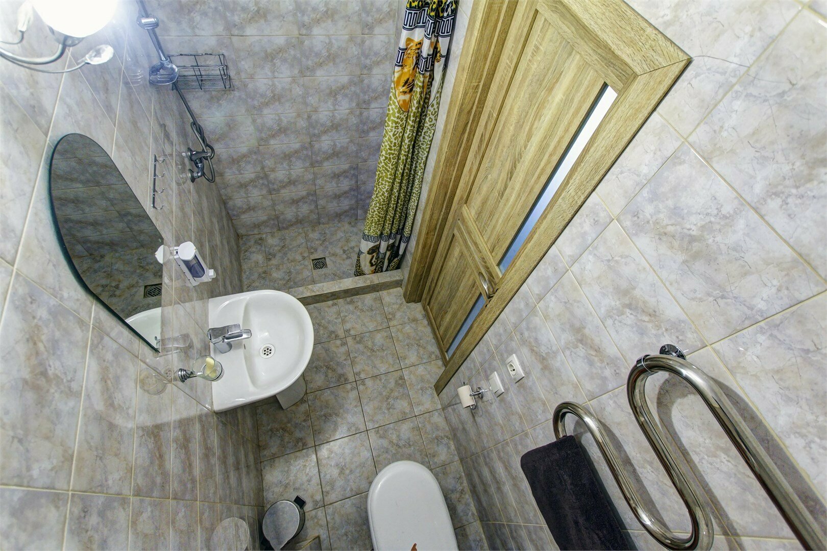 Трехместный номер с собственной ванной комнатой