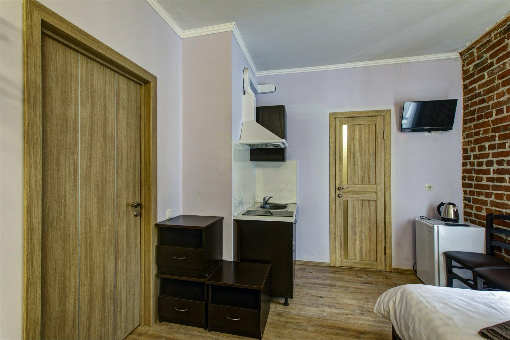 Трехместный номер с собственной ванной комнатой