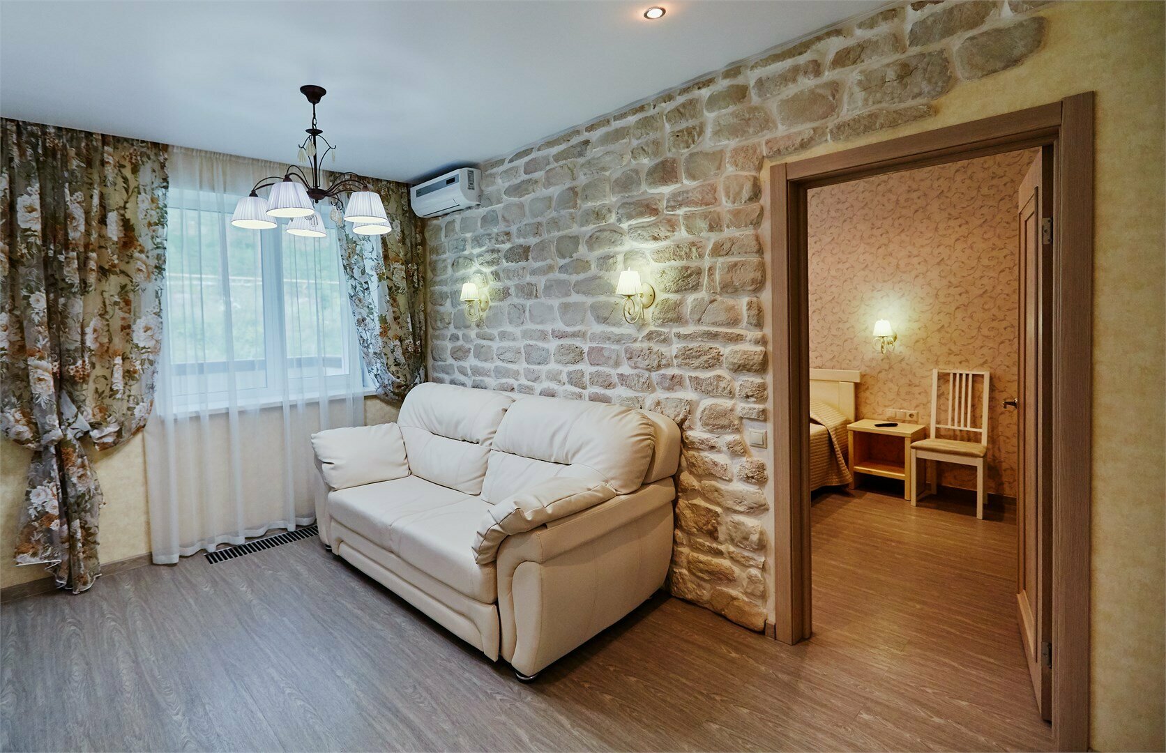 Улучшенный люкс