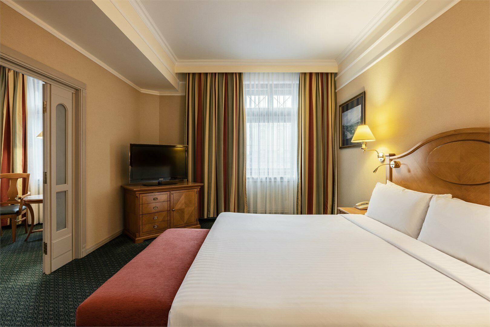 Угловой Люкс с доступом в представительскую гостиную