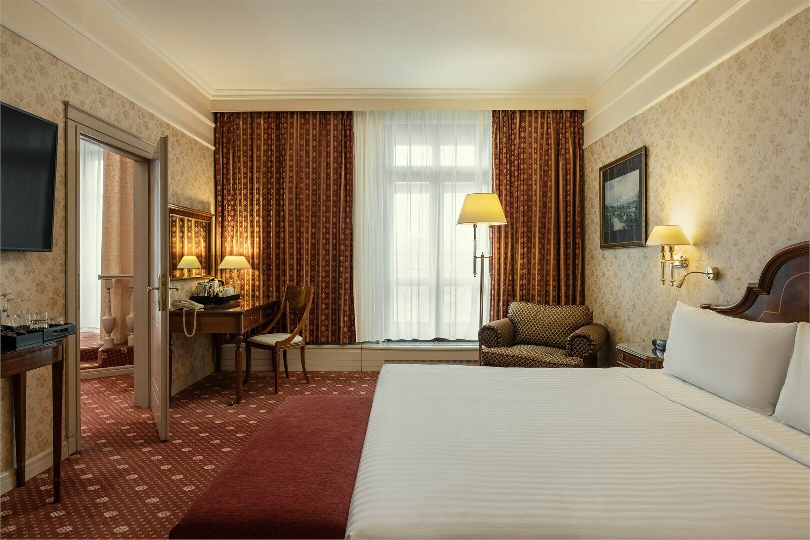 Посольский Люкс с доступом в представительскую гостиную