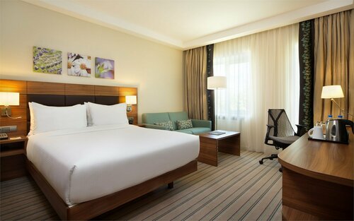 Семейный номер с кроватью размера «queen-size» в Hilton Garden Inn Moscow New Riga