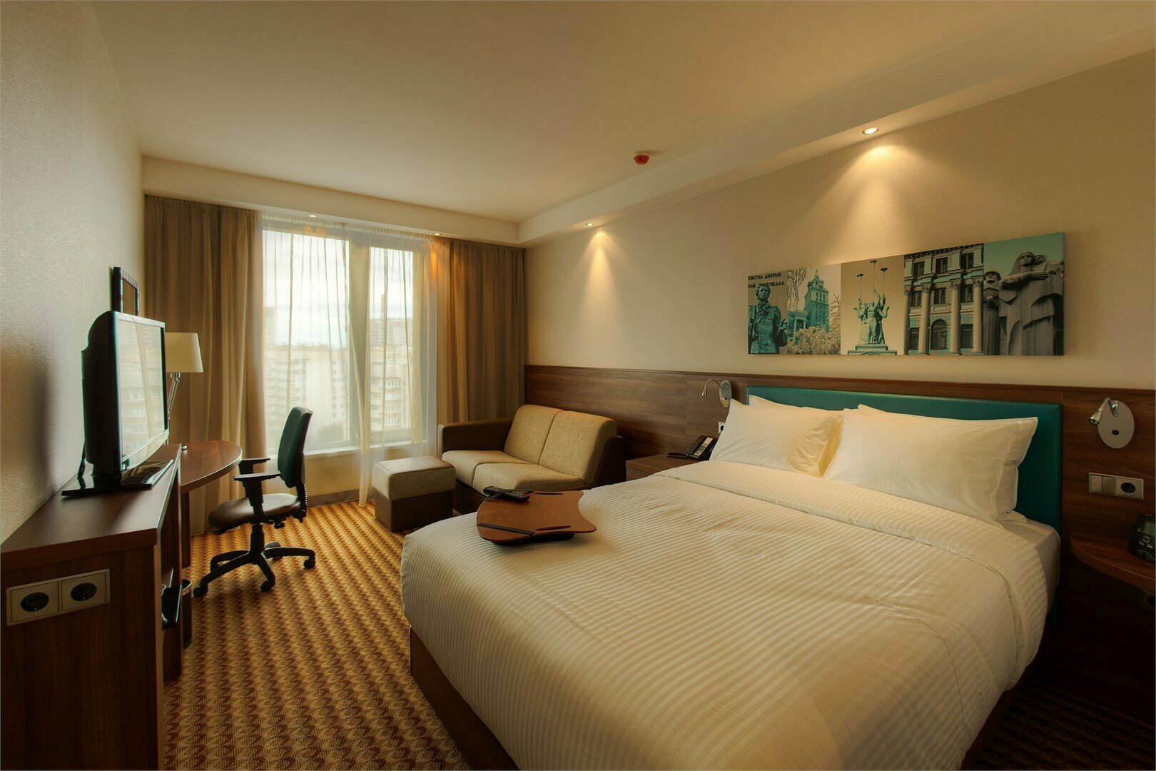 Номер с кроватью "queen-size" и диван-кроватью