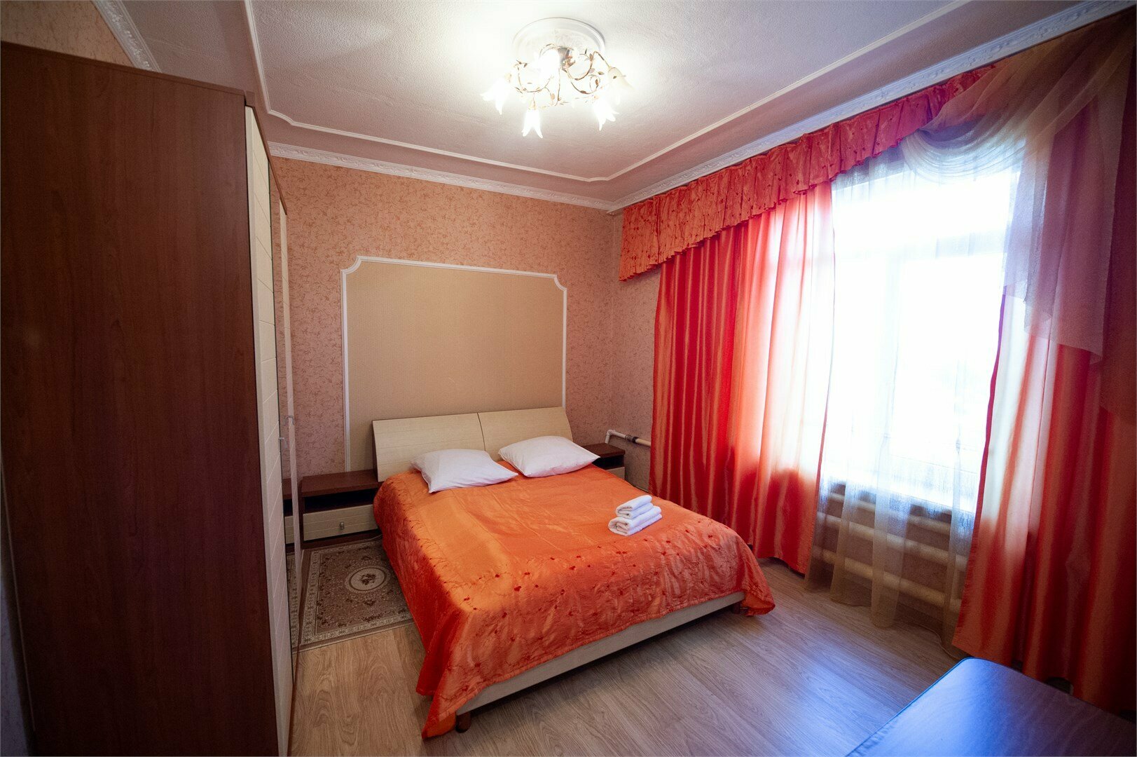 Улучшенный номер делюкс с одной кроватью и диваном