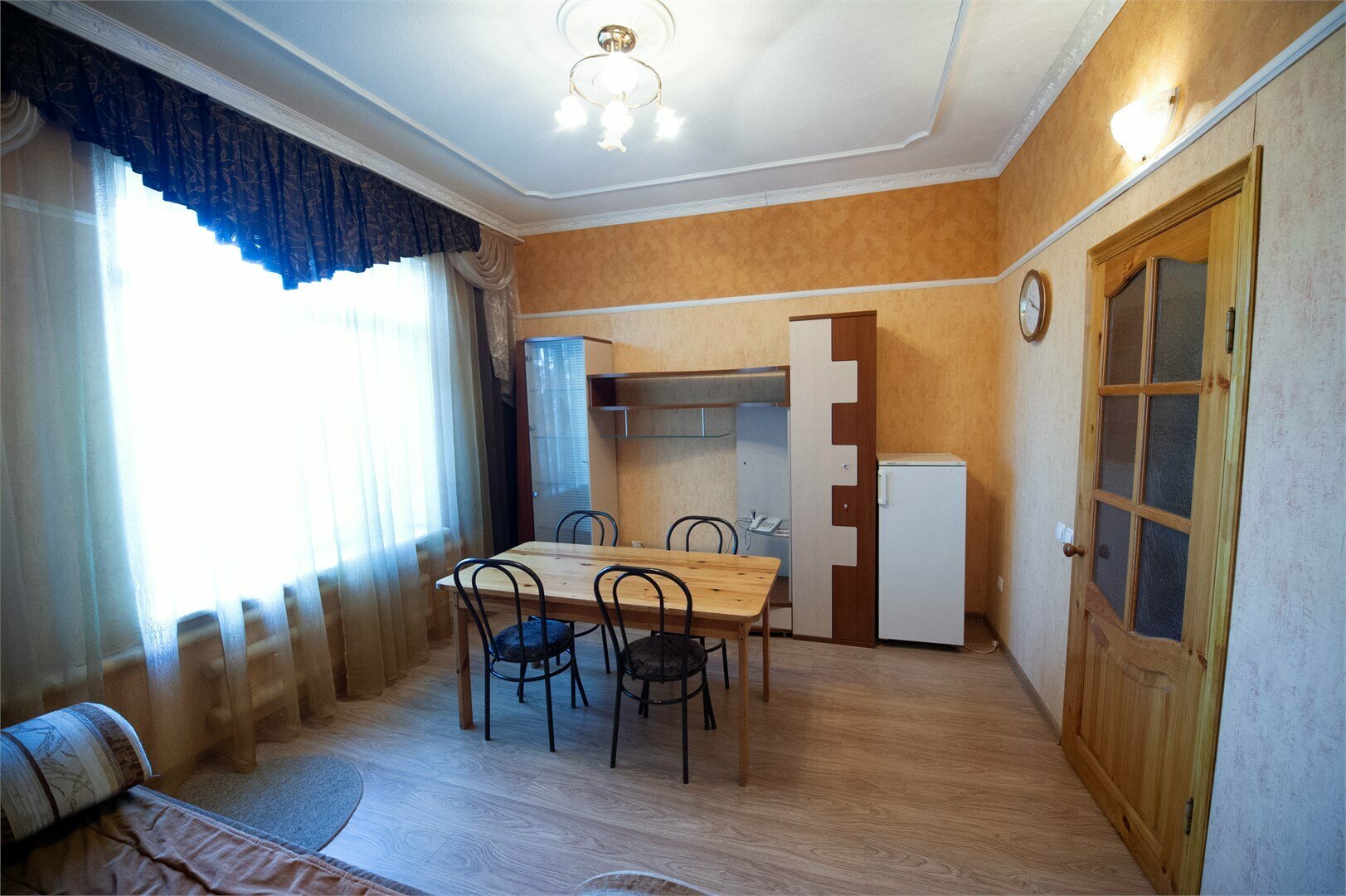 Улучшенный номер делюкс с одной кроватью и диваном