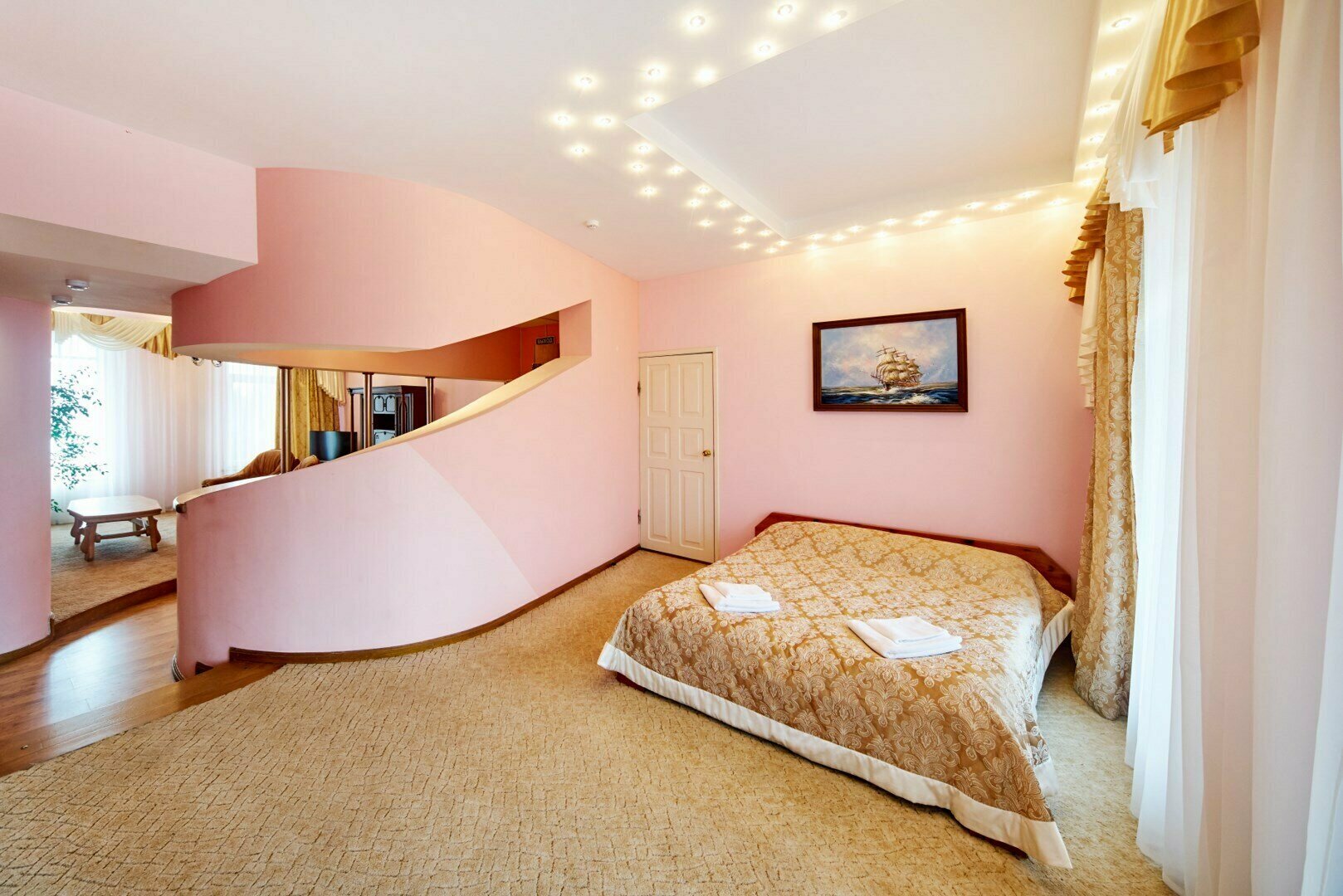 Номер-студия Делюкс с кроватью размера «king-size»