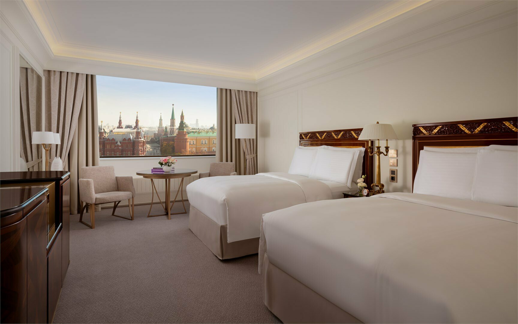 Клубный номер с видом на Красную площадь с двумя кроватями Double и доступом в The Carlton Club