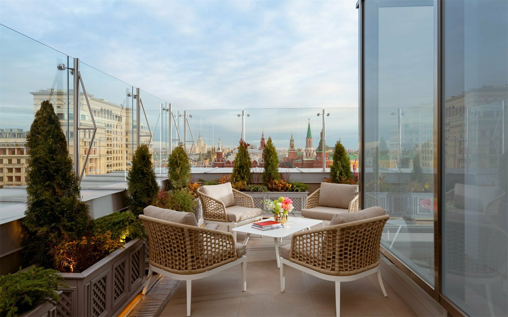 Клубный номер с террасой с одной кроватью King и доступом в The Carlton Club