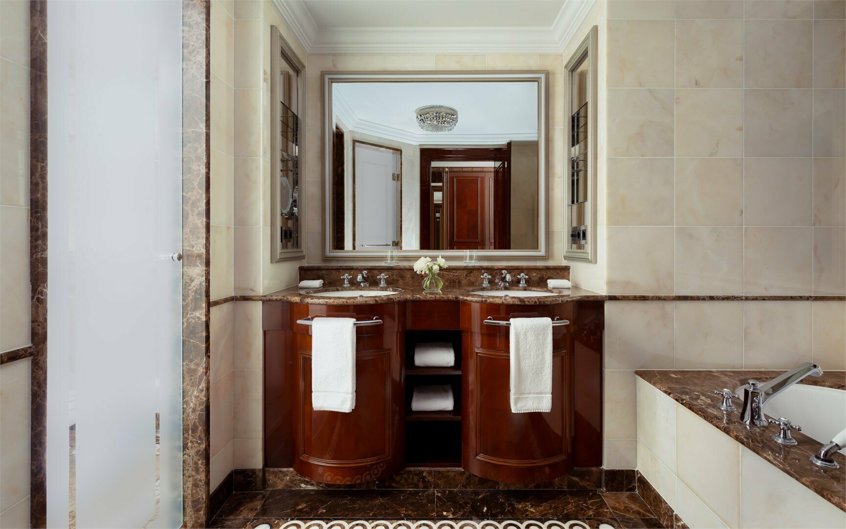 Люкс Тверская с доступом в The Carlton Club