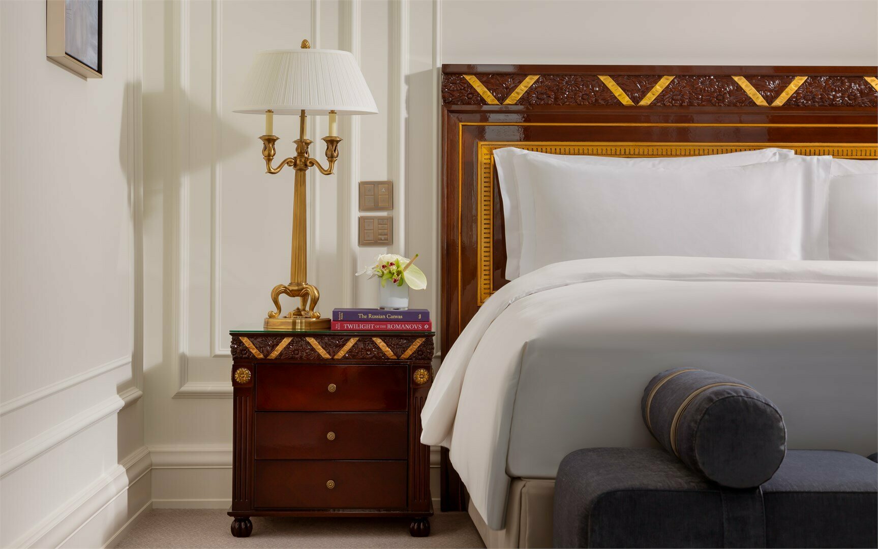 Клубный номер с видом на Красную площадь с одной кроватью King и доступом в The Carlton Club