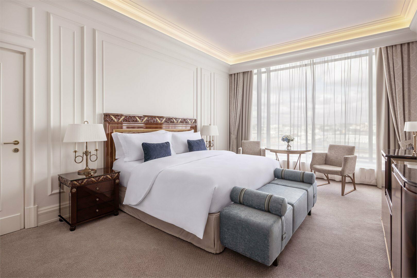 Клубный номер с панорамной ванной с одной кроватью King и доступом в The Carlton Club