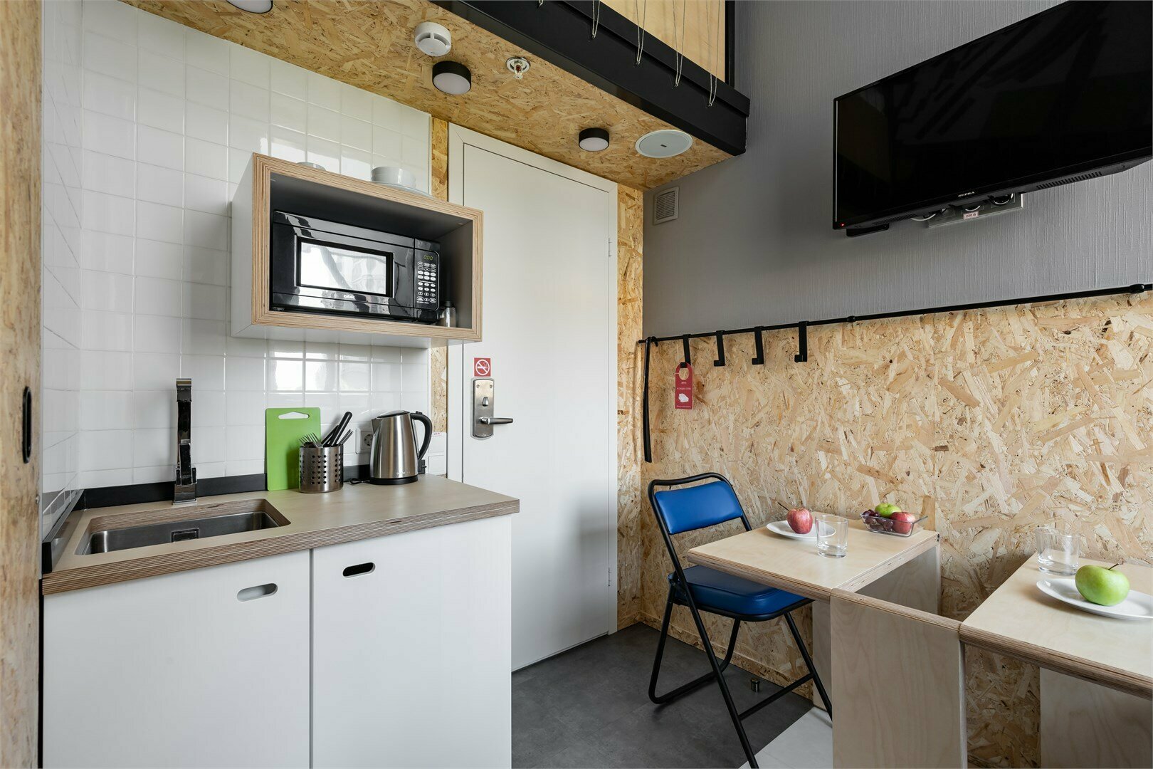 Дизайнерские двухуровневые апартаменты "Розанова"