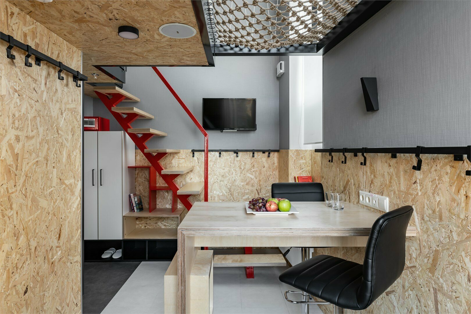 Дизайнерские двухуровневые апартаменты "Малевич"