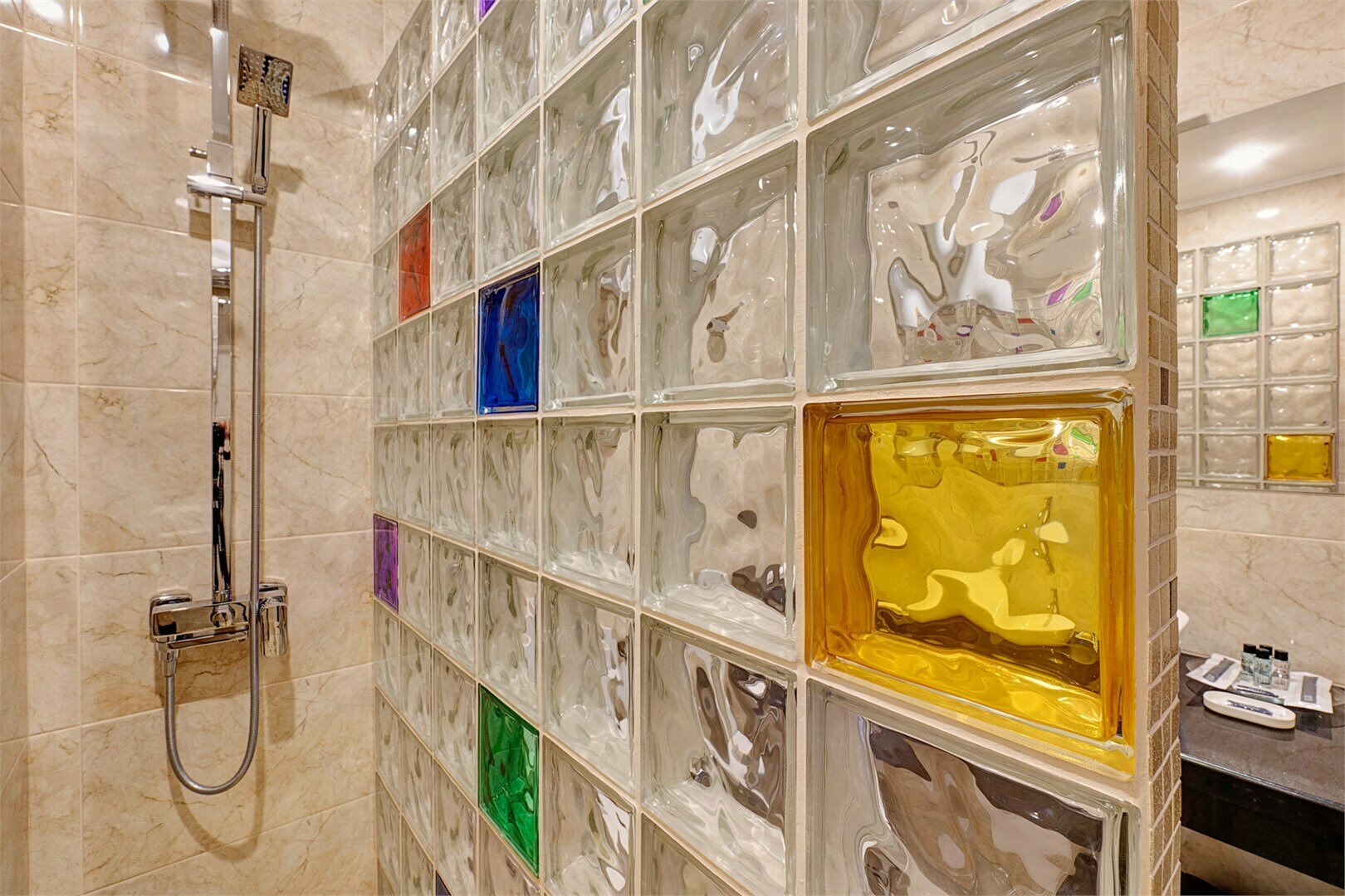 Номер первой категории "двухместный стандарт с большой кроватью"