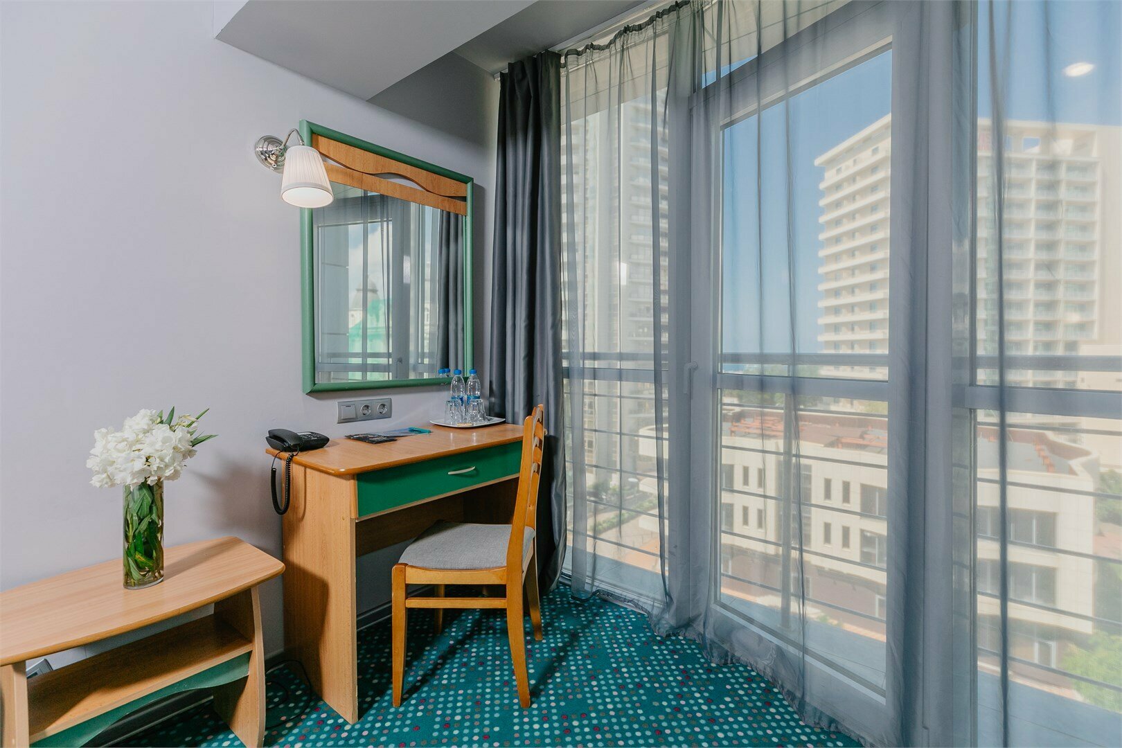 Стандарт с балконом и одной двуспальной кроватью